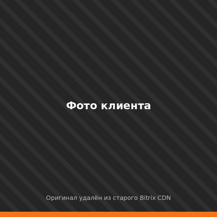 Ребенок с копченым мясом сделаным в коптильне КоптиСам